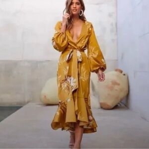 NWT Express x Rocky Barnes
Women's Gold Floral Maxi Wrap Dress Size M/L